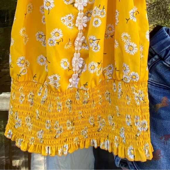 GIRL BLOUSE AND SHORT - Picture 4 of 7